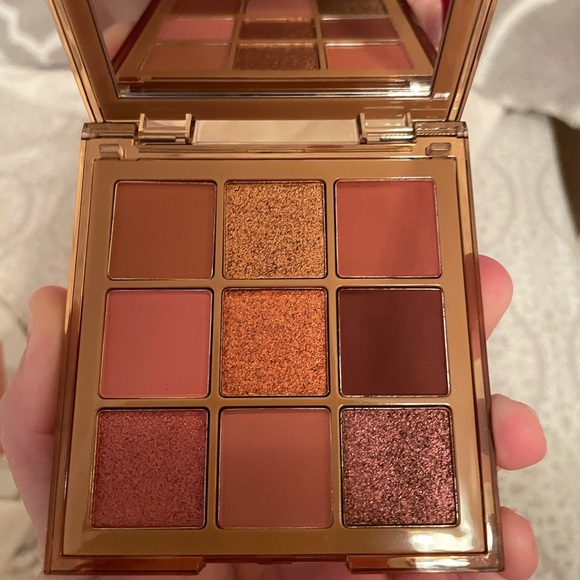 Huda beauty pallete - Picture 1 of 8